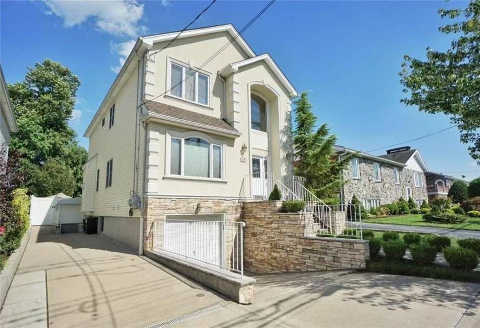 629 Marcy Avenue, Staten Island, New York 10309, 5 Bedrooms Bedrooms, ,Residential,For Sale,Marcy,490217