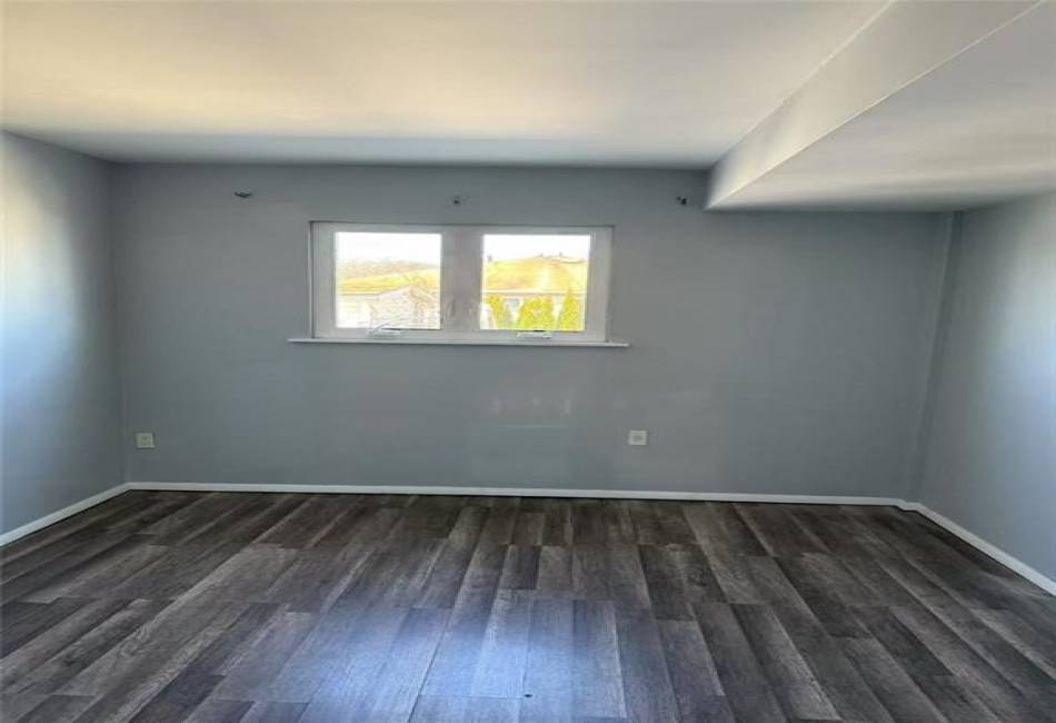 24 Nadal Place, Staten Island, New York 10314, 4 Bedrooms Bedrooms, ,2 BathroomsBathrooms,Residential,For Sale,Nadal,490203