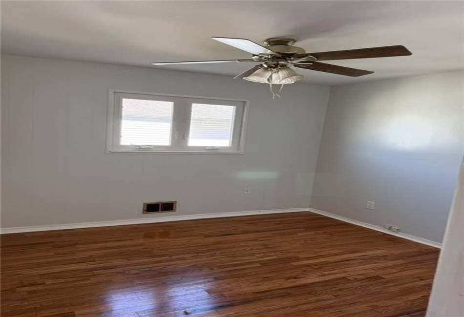 24 Nadal Place, Staten Island, New York 10314, 4 Bedrooms Bedrooms, ,2 BathroomsBathrooms,Residential,For Sale,Nadal,490203