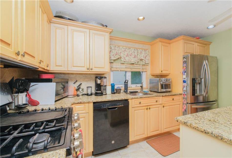 297 Burbank Avenue, Staten Island, New York 10306, 2 Bedrooms Bedrooms, ,2 BathroomsBathrooms,Residential,For Sale,Burbank,490210