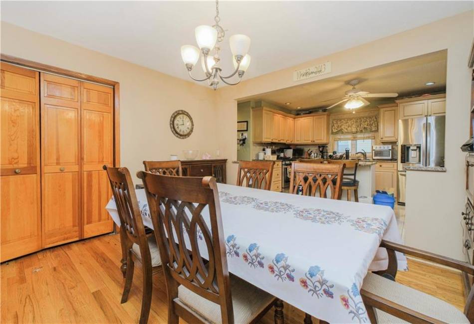 297 Burbank Avenue, Staten Island, New York 10306, 2 Bedrooms Bedrooms, ,2 BathroomsBathrooms,Residential,For Sale,Burbank,490210