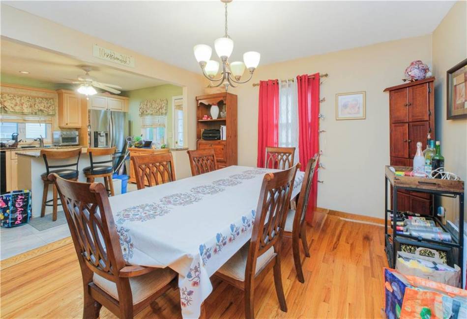 297 Burbank Avenue, Staten Island, New York 10306, 2 Bedrooms Bedrooms, ,2 BathroomsBathrooms,Residential,For Sale,Burbank,490210