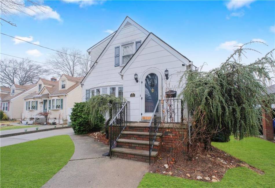 297 Burbank Avenue, Staten Island, New York 10306, 2 Bedrooms Bedrooms, ,2 BathroomsBathrooms,Residential,For Sale,Burbank,490210