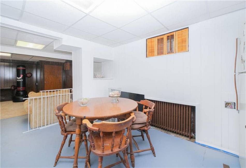 297 Burbank Avenue, Staten Island, New York 10306, 2 Bedrooms Bedrooms, ,2 BathroomsBathrooms,Residential,For Sale,Burbank,490210