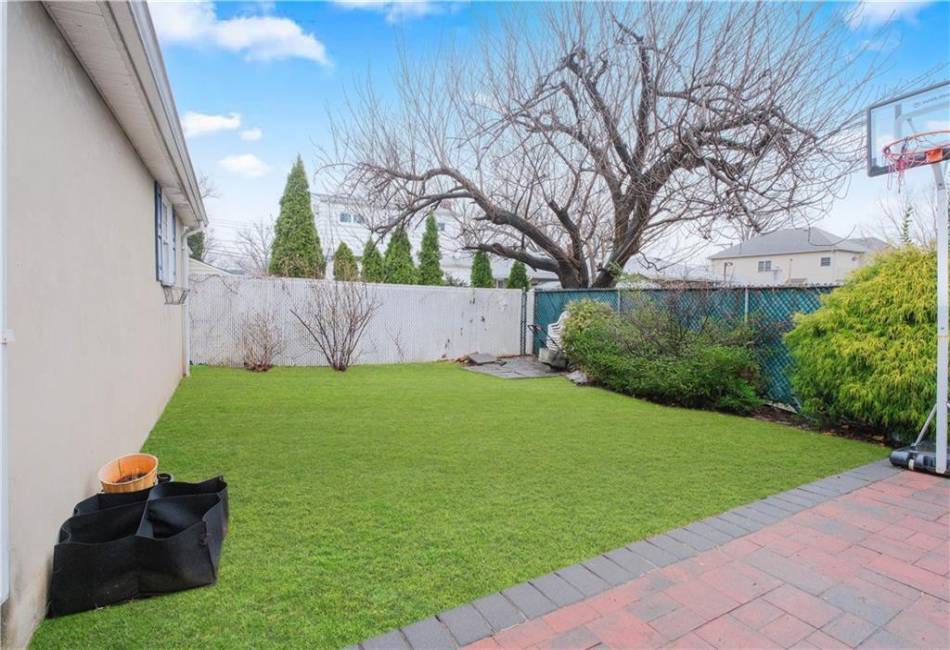 297 Burbank Avenue, Staten Island, New York 10306, 2 Bedrooms Bedrooms, ,2 BathroomsBathrooms,Residential,For Sale,Burbank,490210