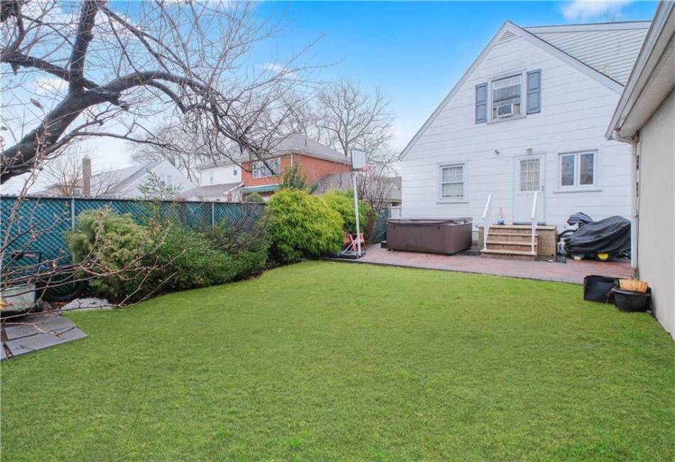 297 Burbank Avenue, Staten Island, New York 10306, 2 Bedrooms Bedrooms, ,2 BathroomsBathrooms,Residential,For Sale,Burbank,490210
