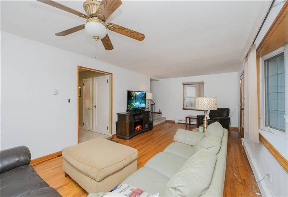 297 Burbank Avenue, Staten Island, New York 10306, 2 Bedrooms Bedrooms, ,2 BathroomsBathrooms,Residential,For Sale,Burbank,490210