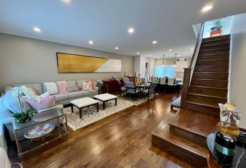 3111 Avenue R, Brooklyn, New York 11234, 3 Bedrooms Bedrooms, ,2 BathroomsBathrooms,Residential,For Sale,Avenue R,464513