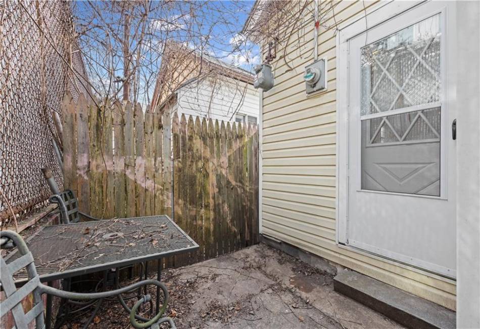 28 Bogardus Street, Brooklyn, New York 11235, 2 Bedrooms Bedrooms, ,1 BathroomBathrooms,Residential,For Sale,Bogardus,490194