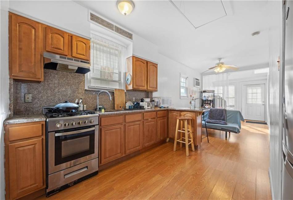 28 Bogardus Street, Brooklyn, New York 11235, 2 Bedrooms Bedrooms, ,1 BathroomBathrooms,Residential,For Sale,Bogardus,490194