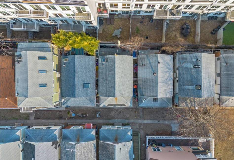 28 Bogardus Street, Brooklyn, New York 11235, 2 Bedrooms Bedrooms, ,1 BathroomBathrooms,Residential,For Sale,Bogardus,490194