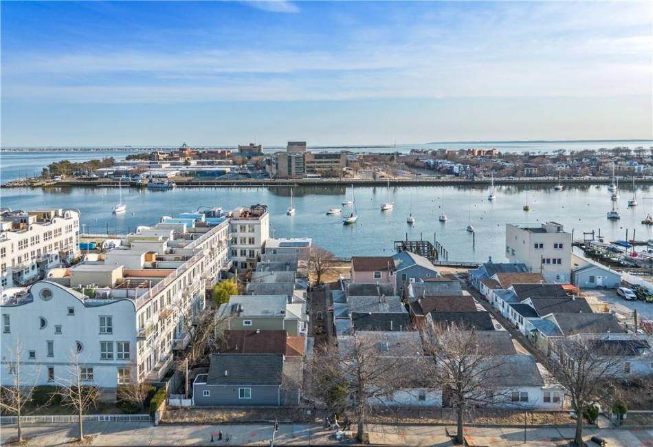 28 Bogardus Street, Brooklyn, New York 11235, 2 Bedrooms Bedrooms, ,1 BathroomBathrooms,Residential,For Sale,Bogardus,490194