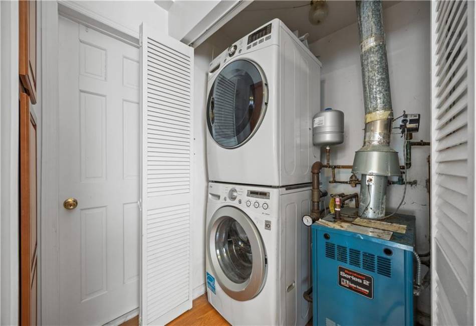 28 Bogardus Street, Brooklyn, New York 11235, 2 Bedrooms Bedrooms, ,1 BathroomBathrooms,Residential,For Sale,Bogardus,490194