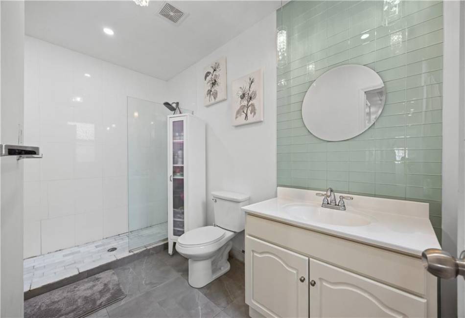 29 Bogardus Street, Brooklyn, New York 11235, 2 Bedrooms Bedrooms, ,1 BathroomBathrooms,Residential,For Sale,Bogardus,490204