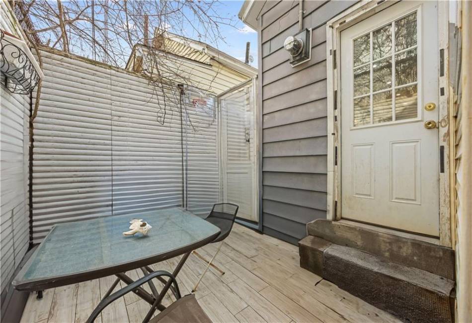 29 Bogardus Street, Brooklyn, New York 11235, 2 Bedrooms Bedrooms, ,1 BathroomBathrooms,Residential,For Sale,Bogardus,490204
