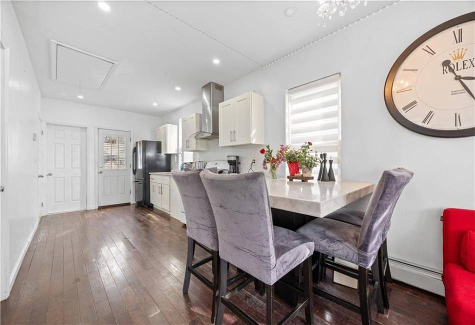 29 Bogardus Street, Brooklyn, New York 11235, 2 Bedrooms Bedrooms, ,1 BathroomBathrooms,Residential,For Sale,Bogardus,490204