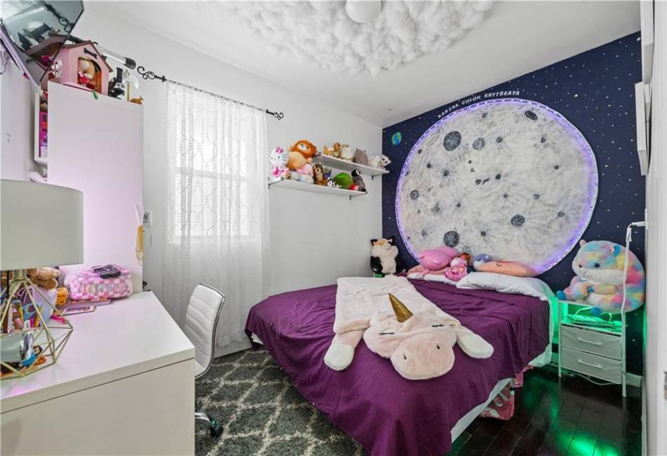 29 Bogardus Street, Brooklyn, New York 11235, 2 Bedrooms Bedrooms, ,1 BathroomBathrooms,Residential,For Sale,Bogardus,490204