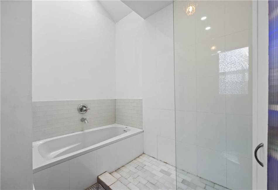 29 Bogardus Street, Brooklyn, New York 11235, 2 Bedrooms Bedrooms, ,1 BathroomBathrooms,Residential,For Sale,Bogardus,490204