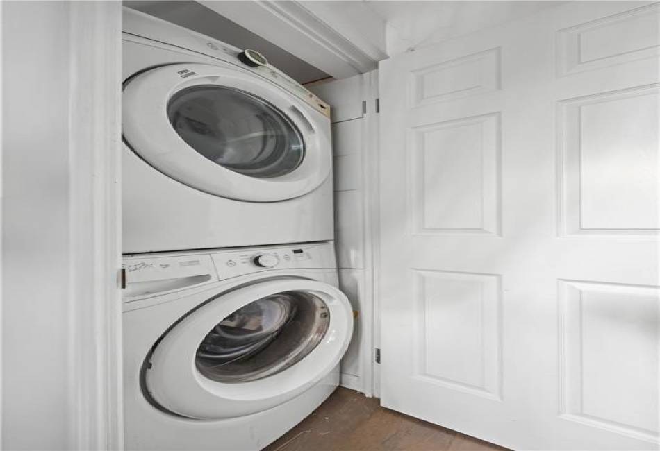 30 Bogardus Street, Brooklyn, New York 11235, 2 Bedrooms Bedrooms, ,1 BathroomBathrooms,Residential,For Sale,Bogardus,490206