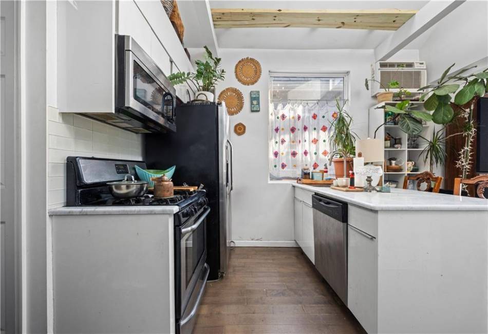 30 Bogardus Street, Brooklyn, New York 11235, 2 Bedrooms Bedrooms, ,1 BathroomBathrooms,Residential,For Sale,Bogardus,490206
