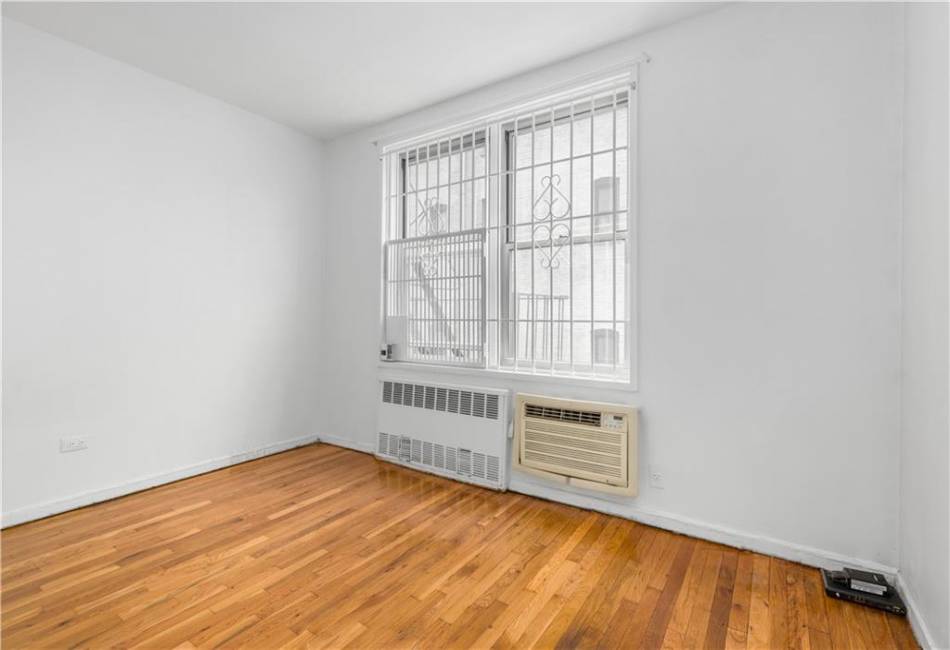 310 Beverley Road, Brooklyn, New York 11218, 1 Bedroom Bedrooms, ,1 BathroomBathrooms,Residential,For Sale,Beverley,490211