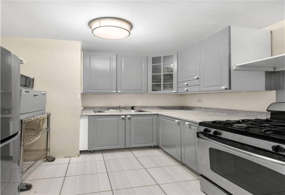 310 Beverley Road, Brooklyn, New York 11218, 1 Bedroom Bedrooms, ,1 BathroomBathrooms,Residential,For Sale,Beverley,490211