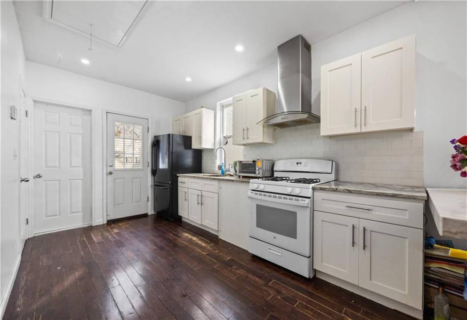 29 Bogardus Street, Brooklyn, New York 11235, 4 Bedrooms Bedrooms, ,2 BathroomsBathrooms,Residential,For Sale,Bogardus,490226