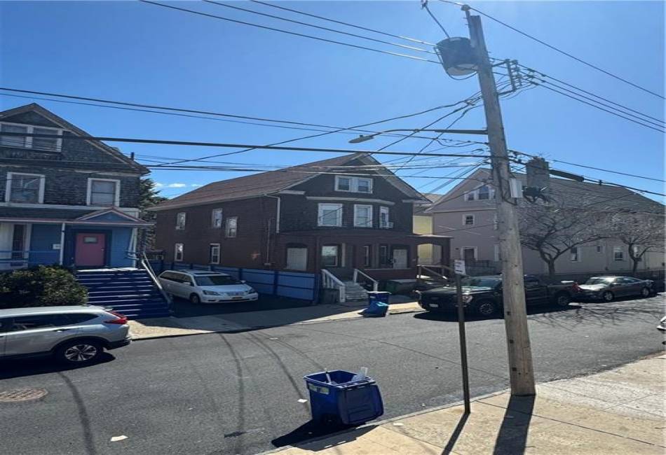 37 Brewster Street, Staten Island, New York 10304, 6 Bedrooms Bedrooms, ,2 BathroomsBathrooms,Residential,For Sale,Brewster,490229