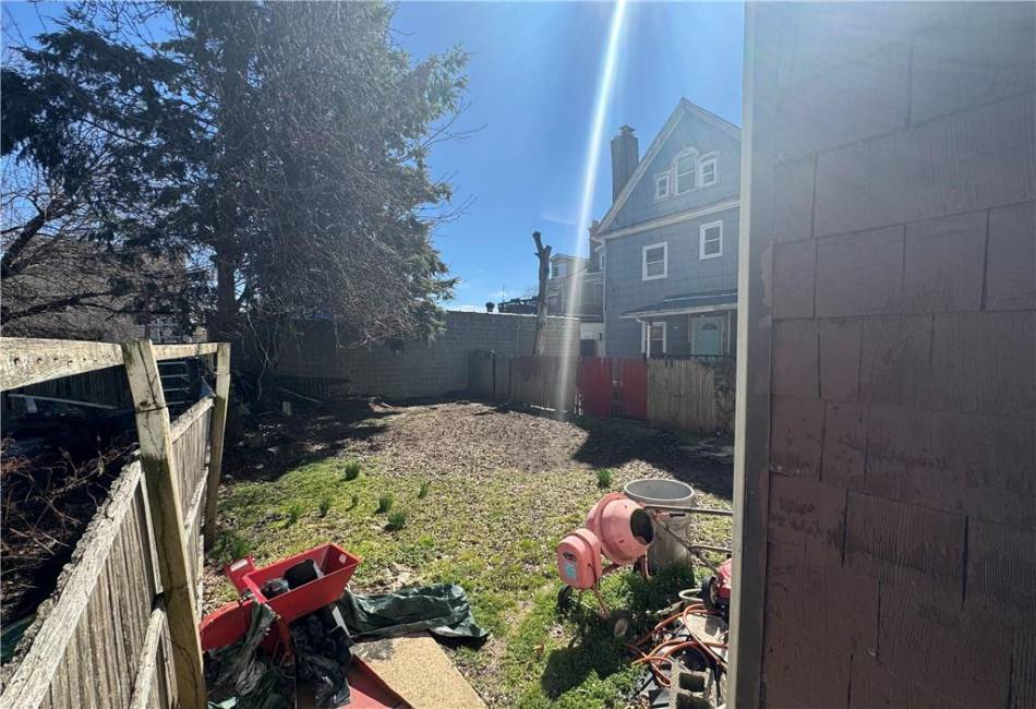 37 Brewster Street, Staten Island, New York 10304, 6 Bedrooms Bedrooms, ,2 BathroomsBathrooms,Residential,For Sale,Brewster,490229