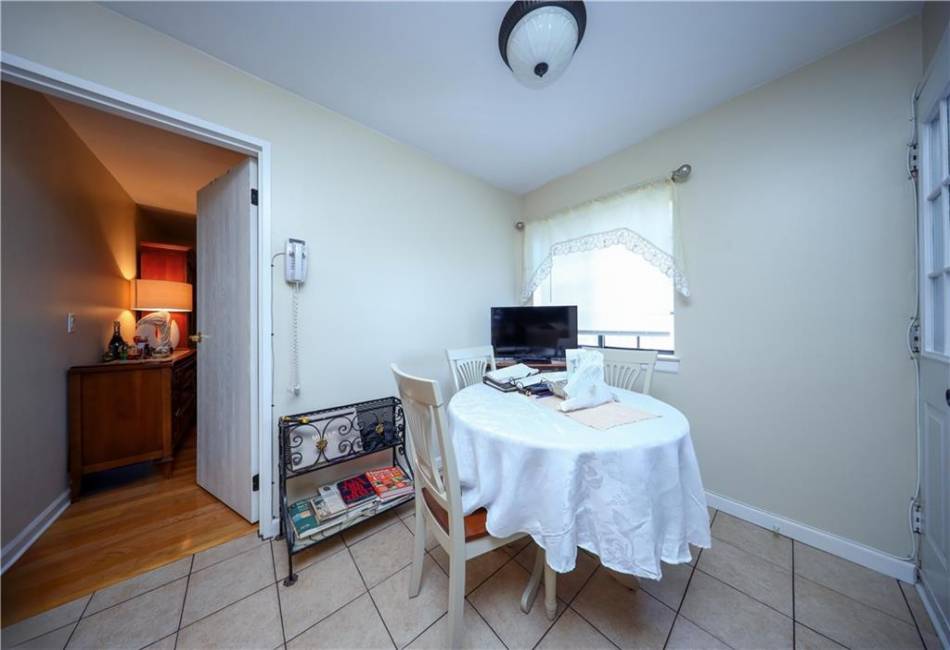 120 Devon Loop, Staten Island, New York 10314, 2 Bedrooms Bedrooms, ,1.5 BathroomsBathrooms,Residential,For Sale,Devon,490240