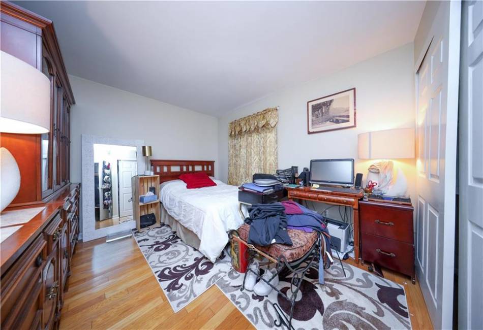 120 Devon Loop, Staten Island, New York 10314, 2 Bedrooms Bedrooms, ,1.5 BathroomsBathrooms,Residential,For Sale,Devon,490240