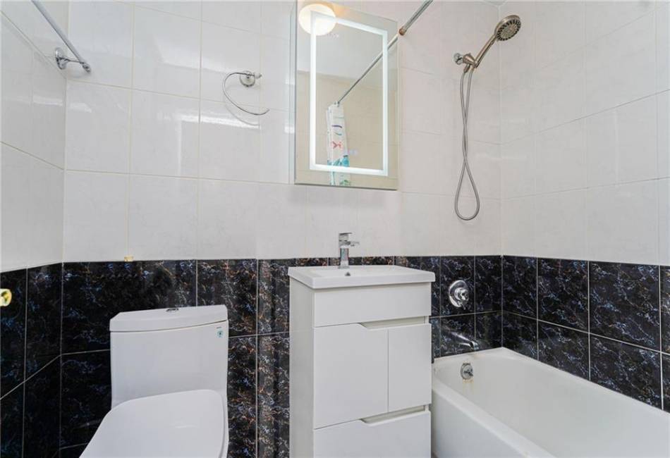 197 Bay 47th Street, Brooklyn, New York 11214, 2 Bedrooms Bedrooms, ,2 BathroomsBathrooms,Residential,For Sale,Bay 47th,490257
