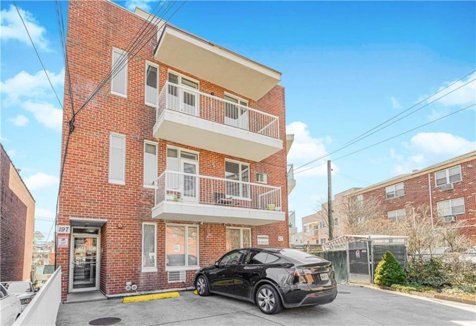 197 Bay 47th Street, Brooklyn, New York 11214, 2 Bedrooms Bedrooms, ,2 BathroomsBathrooms,Residential,For Sale,Bay 47th,490257