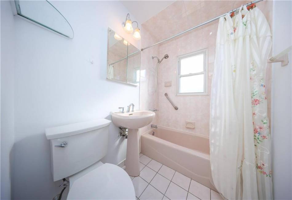 100 Sterling Avenue, Staten Island, New York 10306, 4 Bedrooms Bedrooms, ,2 BathroomsBathrooms,Residential,For Sale,Sterling,490260