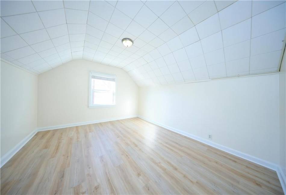 100 Sterling Avenue, Staten Island, New York 10306, 4 Bedrooms Bedrooms, ,2 BathroomsBathrooms,Residential,For Sale,Sterling,490260