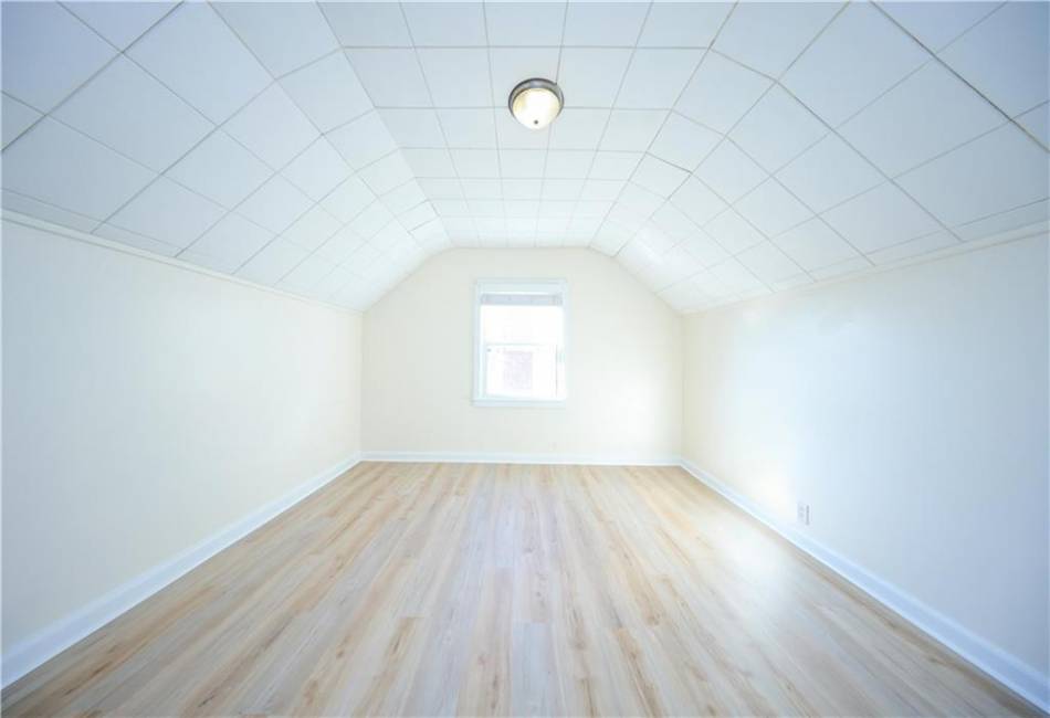 100 Sterling Avenue, Staten Island, New York 10306, 4 Bedrooms Bedrooms, ,2 BathroomsBathrooms,Residential,For Sale,Sterling,490260