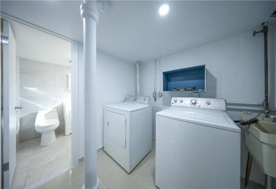 100 Sterling Avenue, Staten Island, New York 10306, 4 Bedrooms Bedrooms, ,2 BathroomsBathrooms,Residential,For Sale,Sterling,490260