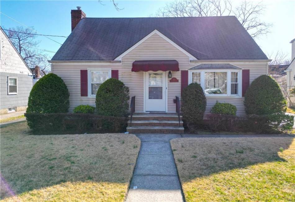 100 Sterling Avenue, Staten Island, New York 10306, 4 Bedrooms Bedrooms, ,2 BathroomsBathrooms,Residential,For Sale,Sterling,490260