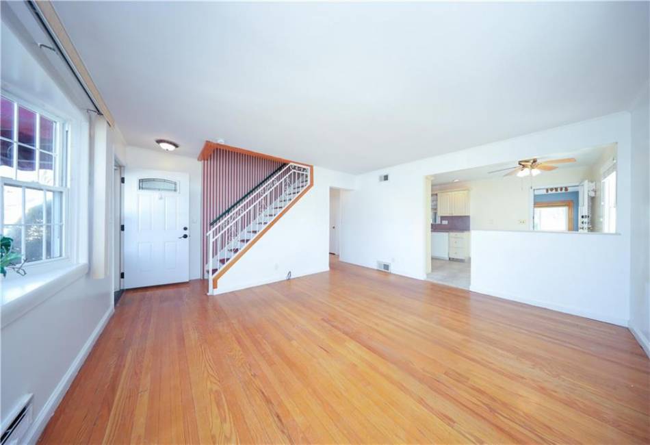 100 Sterling Avenue, Staten Island, New York 10306, 4 Bedrooms Bedrooms, ,2 BathroomsBathrooms,Residential,For Sale,Sterling,490260
