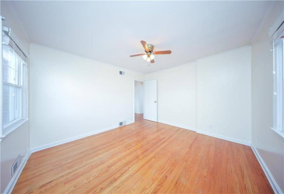100 Sterling Avenue, Staten Island, New York 10306, 4 Bedrooms Bedrooms, ,2 BathroomsBathrooms,Residential,For Sale,Sterling,490260