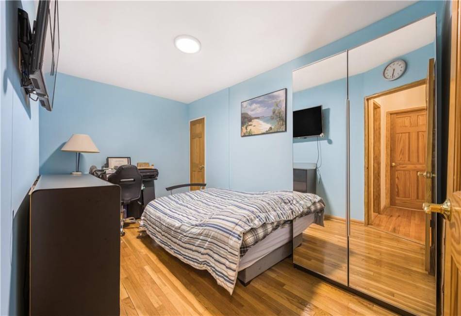 9040 Fort Hamilton Parkway, Brooklyn, New York 11209, 2 Bedrooms Bedrooms, ,1 BathroomBathrooms,Residential,For Sale,Fort Hamilton,490264