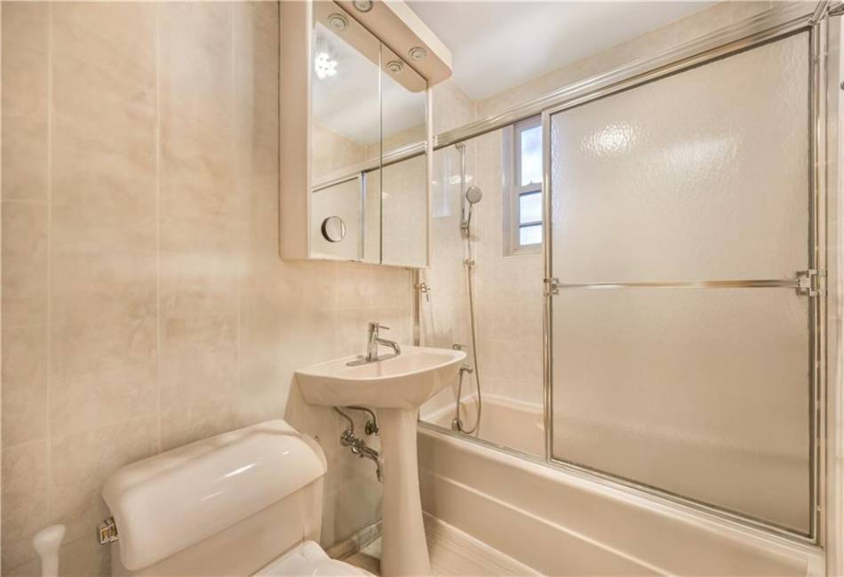 9040 Fort Hamilton Parkway, Brooklyn, New York 11209, 2 Bedrooms Bedrooms, ,1 BathroomBathrooms,Residential,For Sale,Fort Hamilton,490264