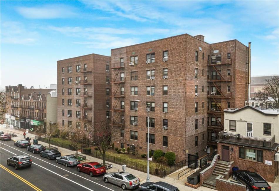 9040 Fort Hamilton Parkway, Brooklyn, New York 11209, 2 Bedrooms Bedrooms, ,1 BathroomBathrooms,Residential,For Sale,Fort Hamilton,490264