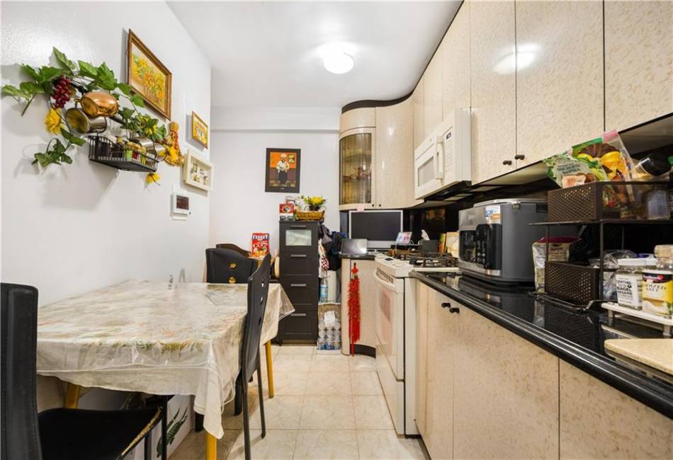 9040 Fort Hamilton Parkway, Brooklyn, New York 11209, 2 Bedrooms Bedrooms, ,1 BathroomBathrooms,Residential,For Sale,Fort Hamilton,490264