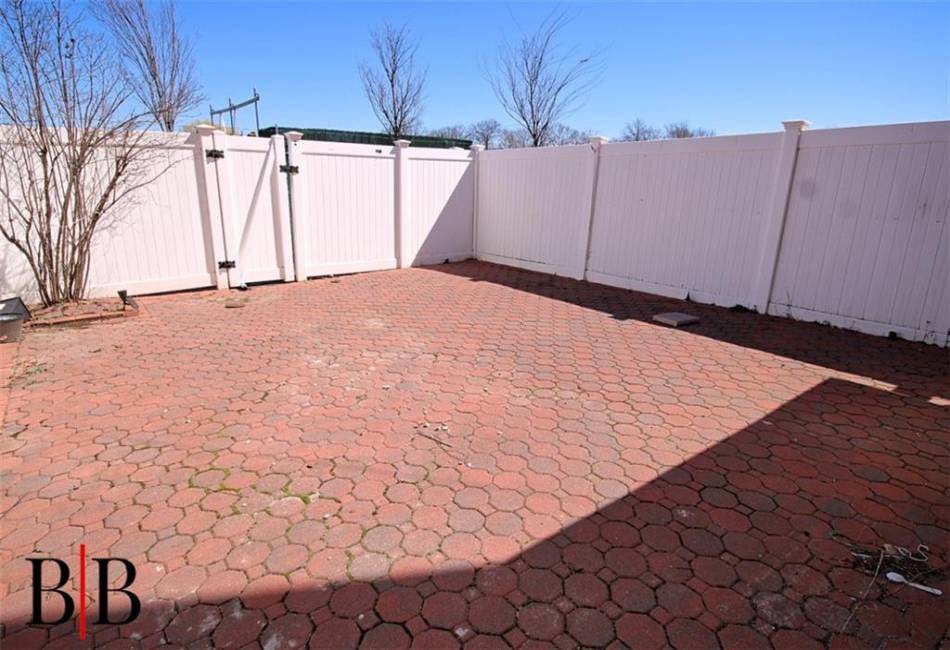 1039 East 86th Street, Brooklyn, New York 11236, 3 Bedrooms Bedrooms, ,3 BathroomsBathrooms,Residential,For Sale,East 86th,490238
