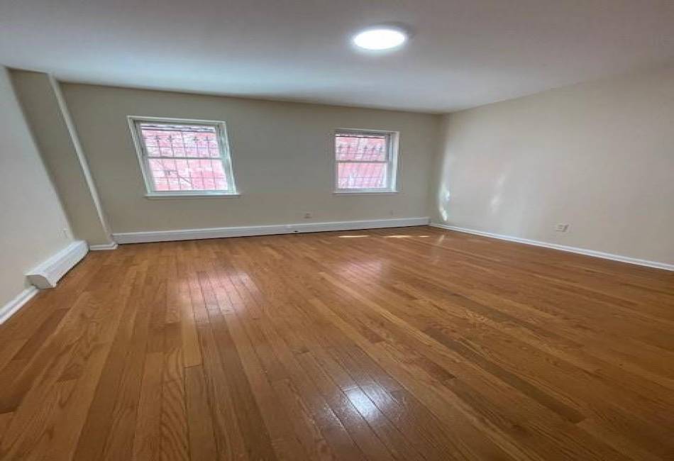 1939 Monterey Avenue, Bronx, New York 10457, 8 Bedrooms Bedrooms, ,3 BathroomsBathrooms,Residential,For Sale,Monterey,490278