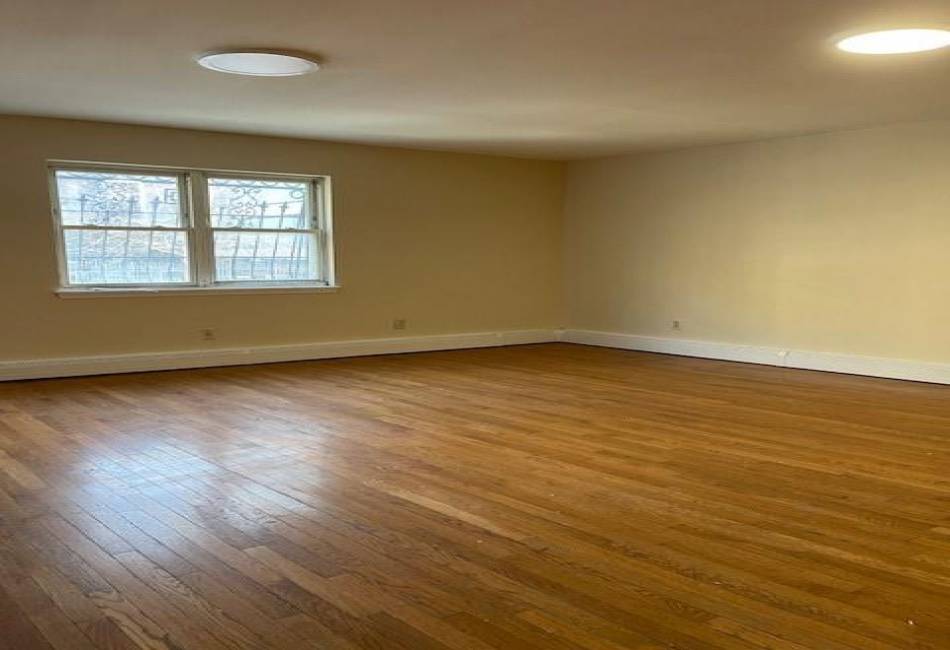 1939 Monterey Avenue, Bronx, New York 10457, 8 Bedrooms Bedrooms, ,3 BathroomsBathrooms,Residential,For Sale,Monterey,490278