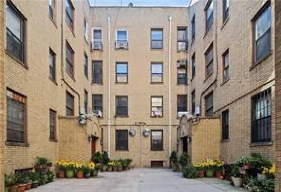 4313 9th Avenue, Brooklyn, New York 11232, 2 Bedrooms Bedrooms, ,1 BathroomBathrooms,Residential,For Sale,9th,490286