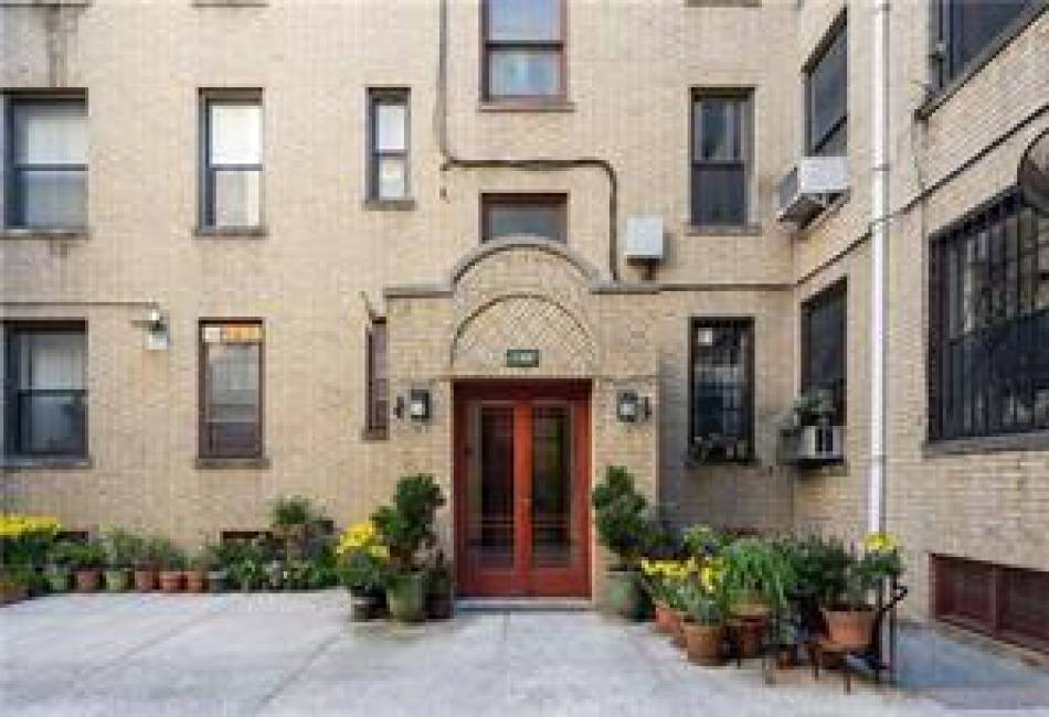 4313 9th Avenue, Brooklyn, New York 11232, 2 Bedrooms Bedrooms, ,1 BathroomBathrooms,Residential,For Sale,9th,490286