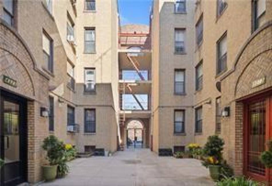 4313 9th Avenue, Brooklyn, New York 11232, 2 Bedrooms Bedrooms, ,1 BathroomBathrooms,Residential,For Sale,9th,490286